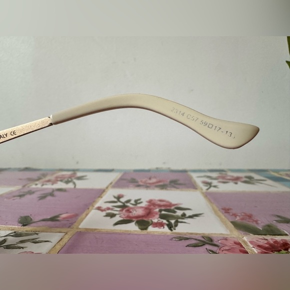 Gucci Women's Brown Cream Gold Oversized Sunglasses - Picture 7 of 11